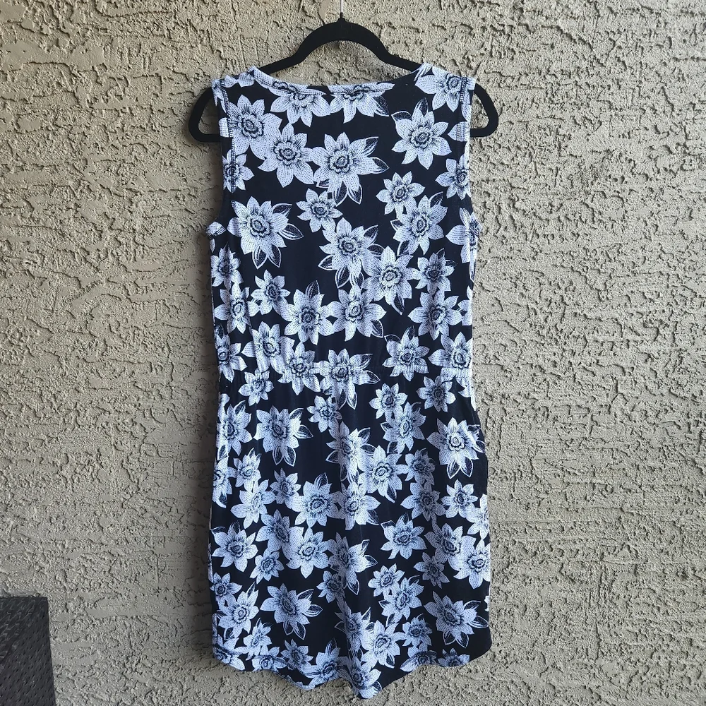 T by Talbots black and white floral dress. Drawstring waist. Pockets. Size MP - Picture 2 of 11